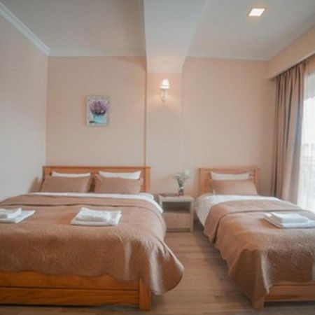 Hotel Surami Zewnętrze zdjęcie