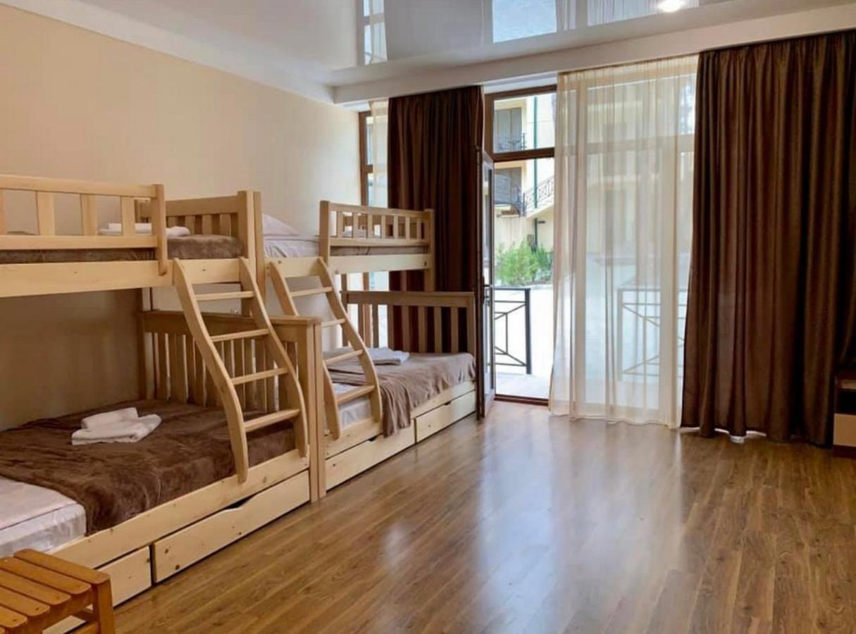 Hotel Surami Zewnętrze zdjęcie