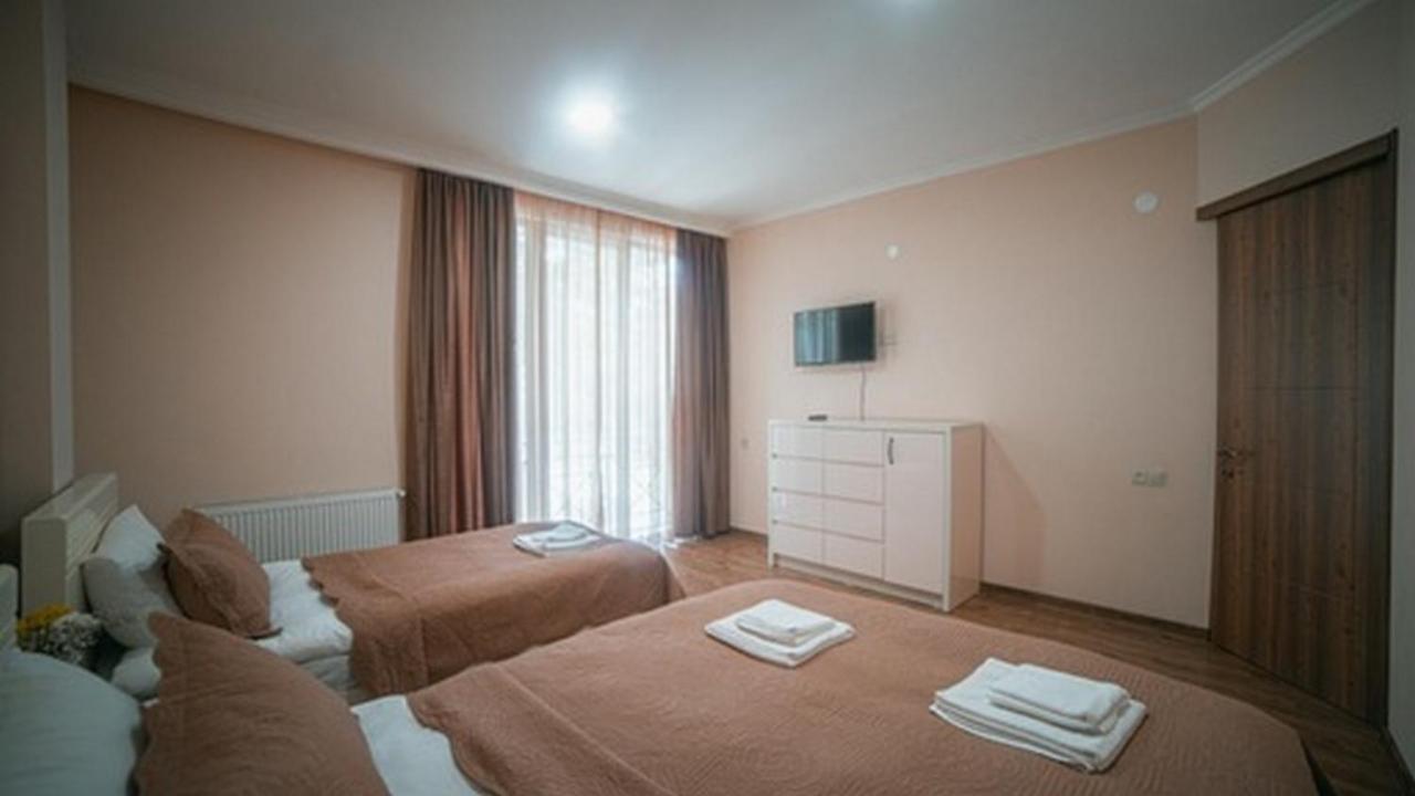 Hotel Surami Zewnętrze zdjęcie