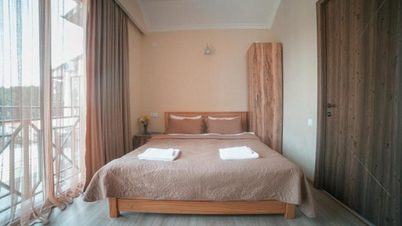 Hotel Surami Zewnętrze zdjęcie