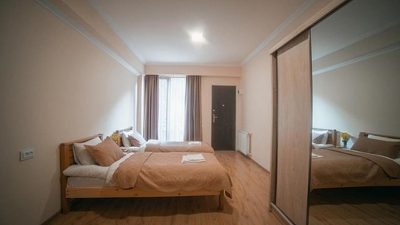 Hotel Surami Zewnętrze zdjęcie