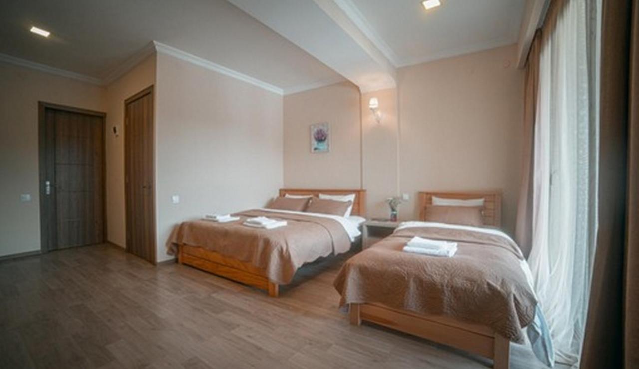 Hotel Surami Zewnętrze zdjęcie