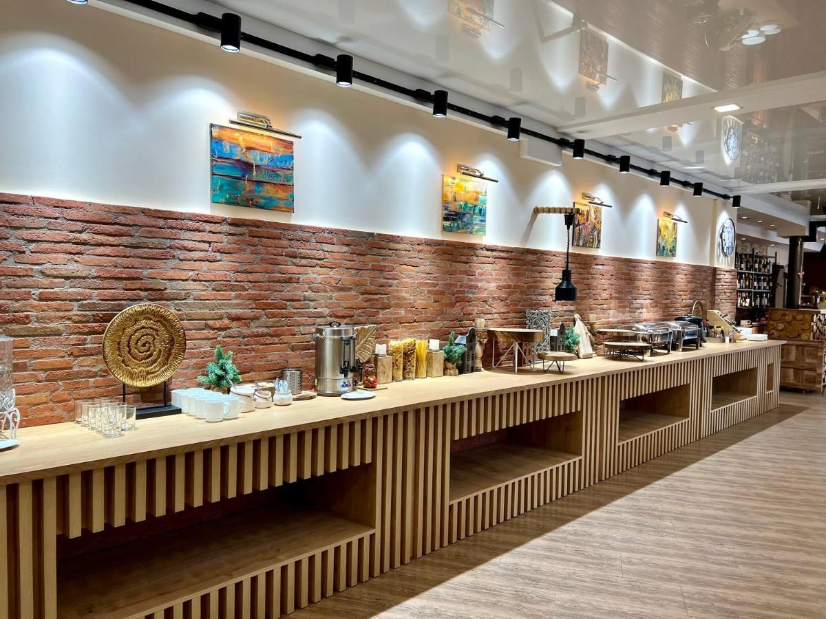 Hotel Surami Zewnętrze zdjęcie