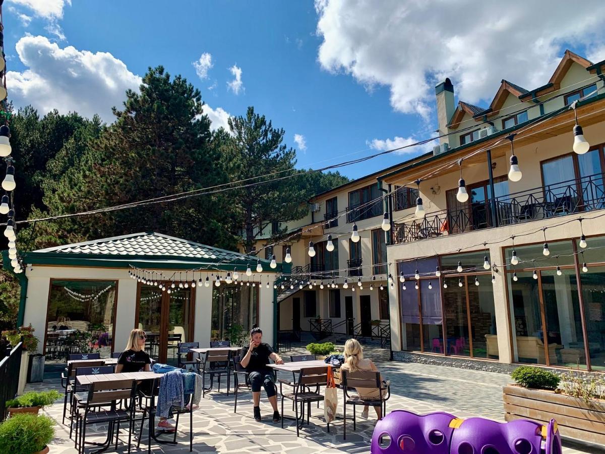 Hotel Surami Zewnętrze zdjęcie
