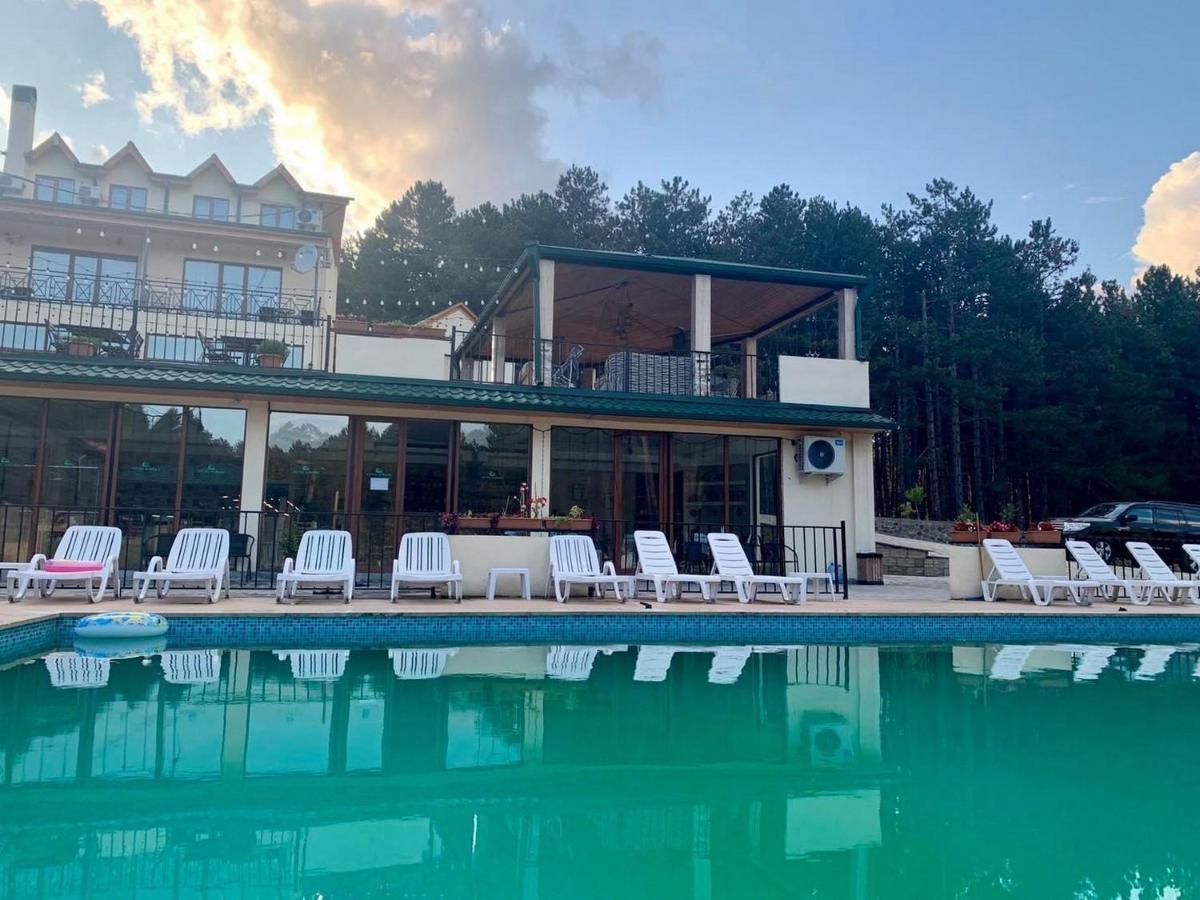 Hotel Surami Zewnętrze zdjęcie