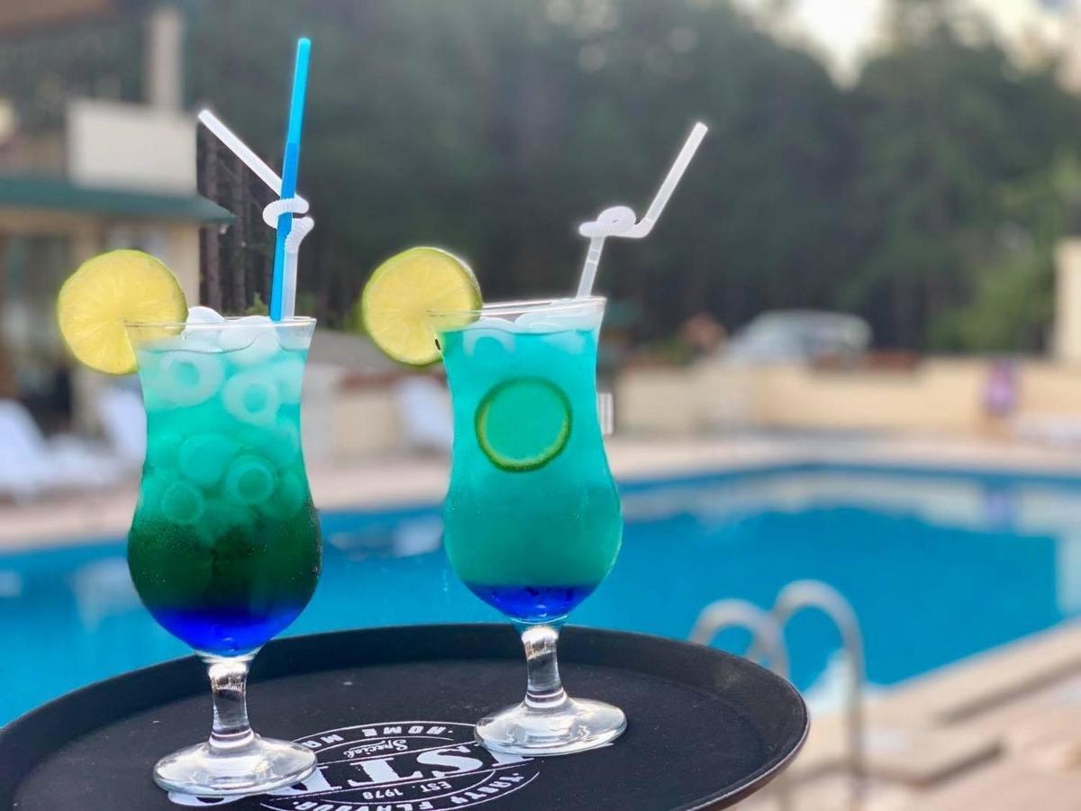Hotel Surami Zewnętrze zdjęcie