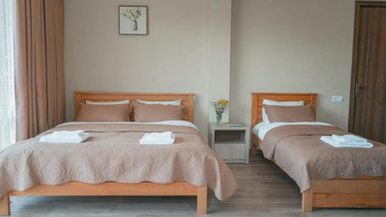 Hotel Surami Zewnętrze zdjęcie