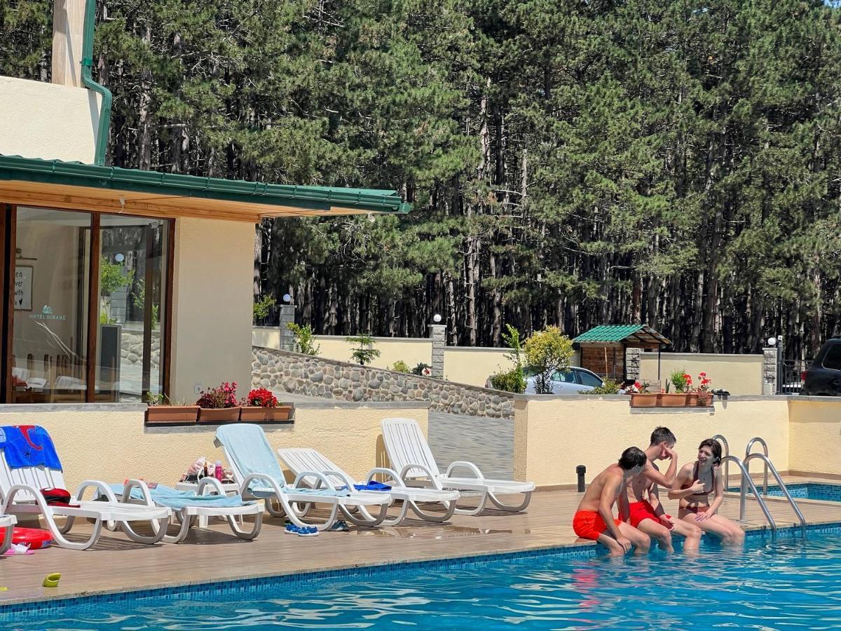 Hotel Surami Zewnętrze zdjęcie