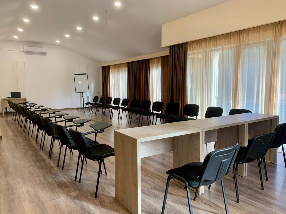 Hotel Surami Zewnętrze zdjęcie