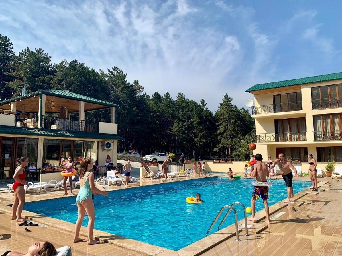 Hotel Surami Zewnętrze zdjęcie