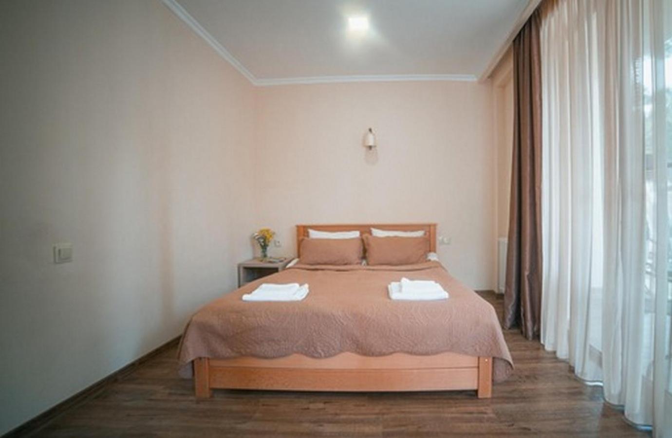 Hotel Surami Zewnętrze zdjęcie