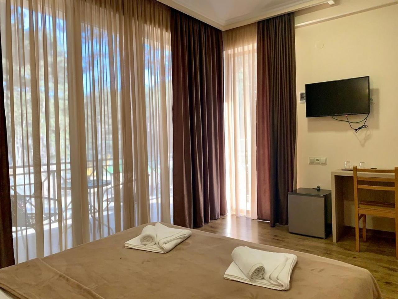 Hotel Surami Zewnętrze zdjęcie