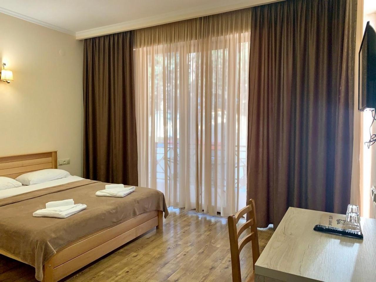 Hotel Surami Zewnętrze zdjęcie