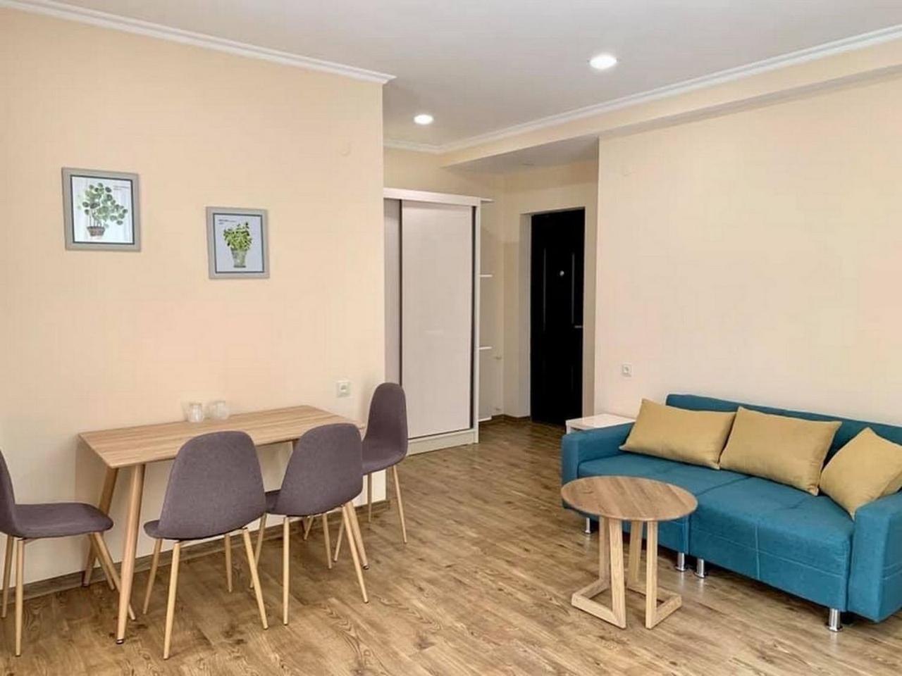 Hotel Surami Zewnętrze zdjęcie