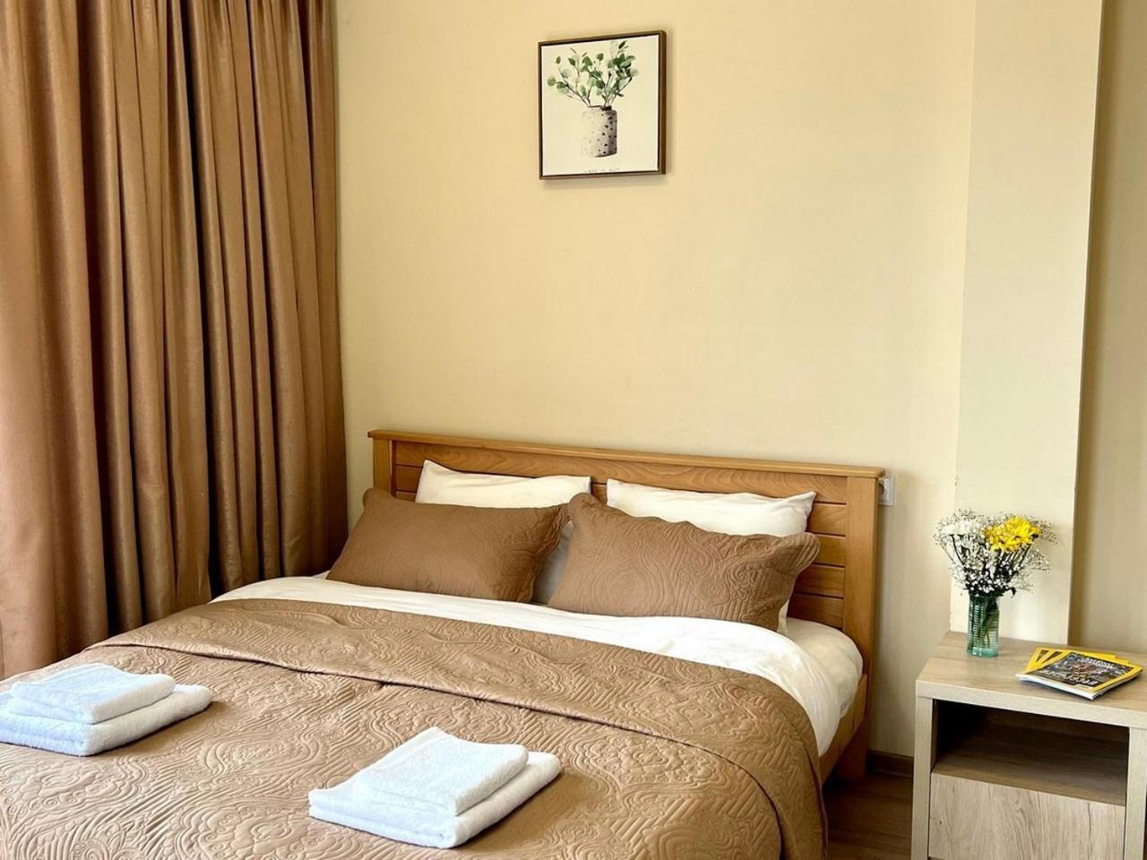 Hotel Surami Zewnętrze zdjęcie