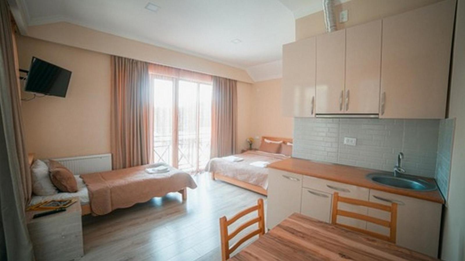 Hotel Surami Zewnętrze zdjęcie