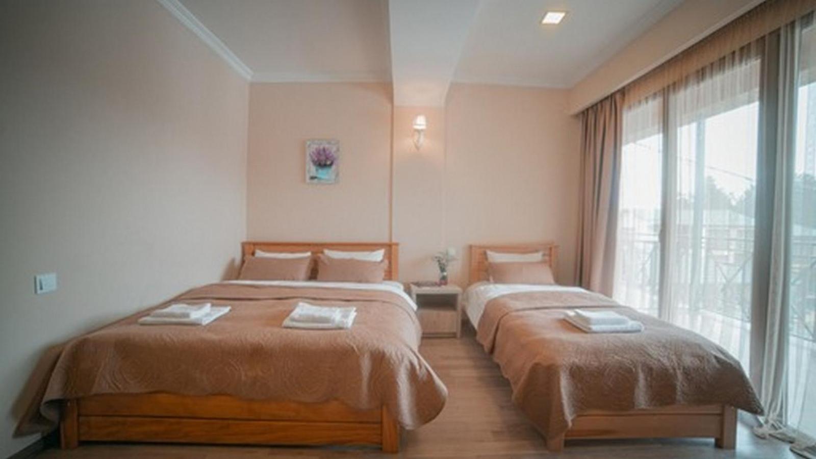 Hotel Surami Zewnętrze zdjęcie