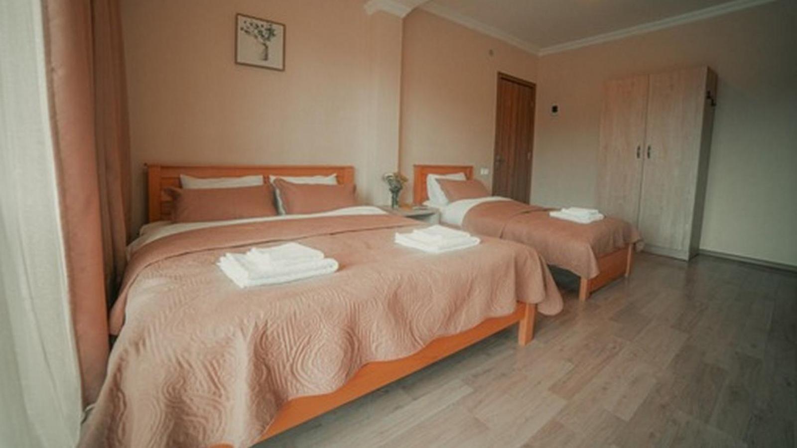 Hotel Surami Zewnętrze zdjęcie