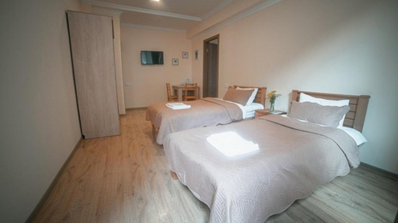 Hotel Surami Zewnętrze zdjęcie