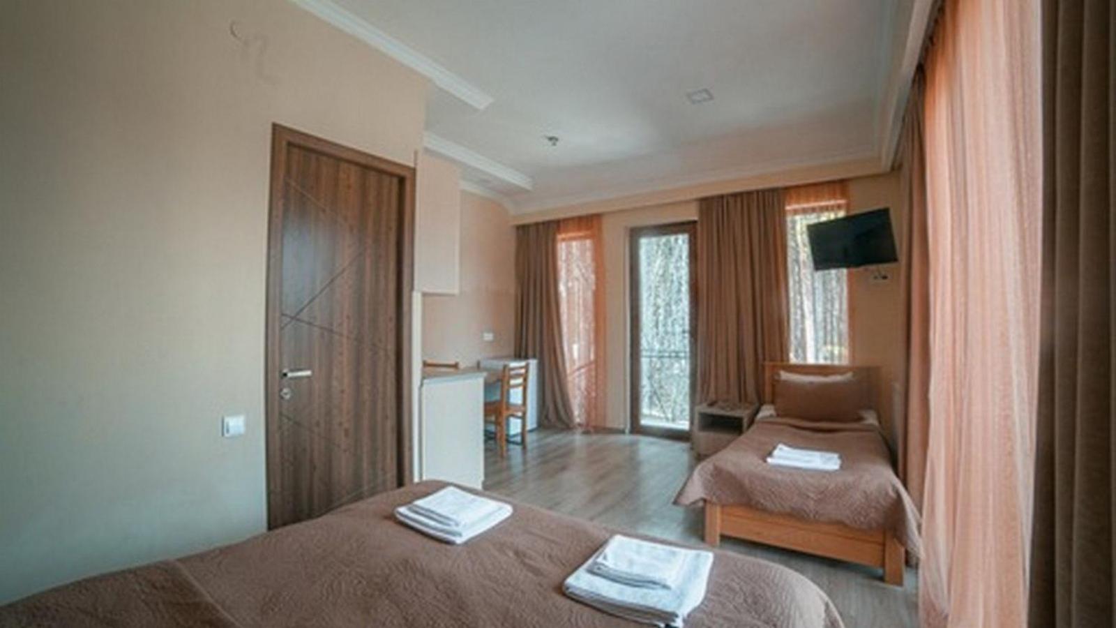 Hotel Surami Zewnętrze zdjęcie